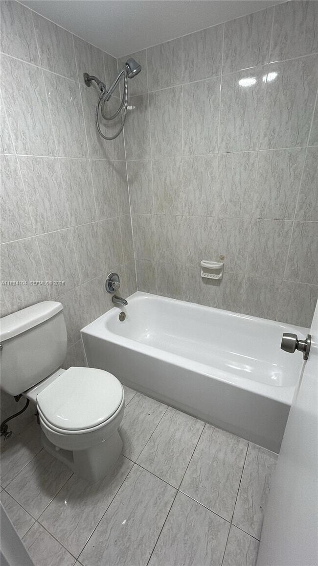 Building Photo - 3375 N Country Club Dr