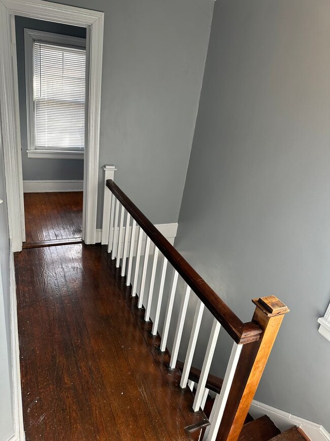 Building Photo - 4 bed 2 bath house in Rva North Side! Laun...