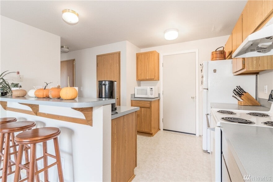 Kitchen - 5031 Sunnyside Blvd