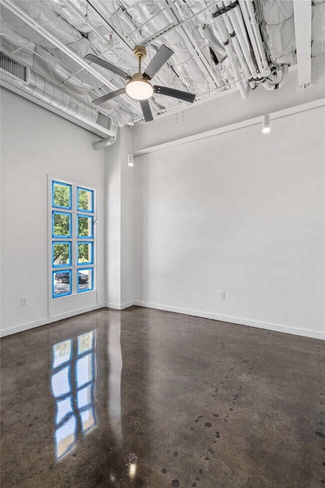 Building Photo - 3401 Louisiana St