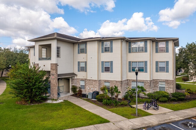 Building Photo - Valencia Trace