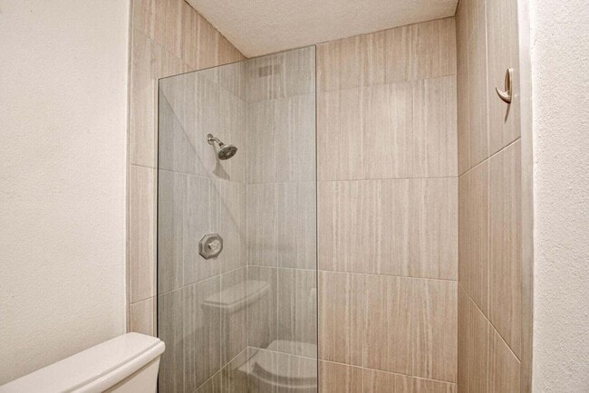 Building Photo - 867 Village Square S