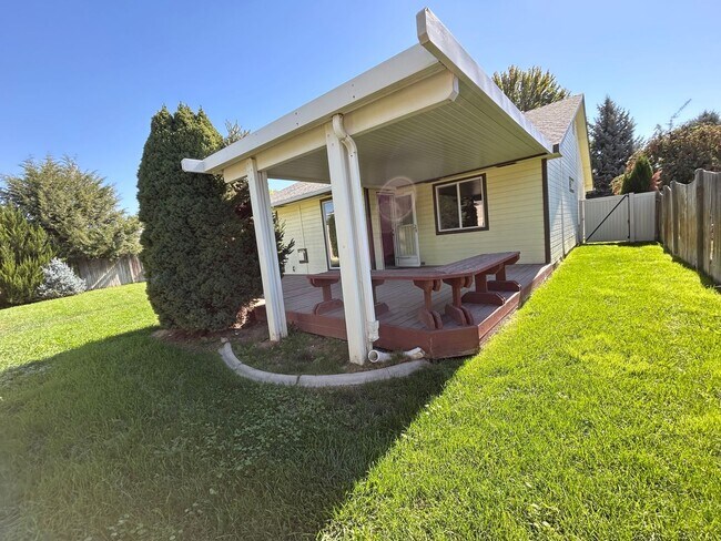 Building Photo - Charming Single-Level Home in Eagle with 3 Bedrooms and 2 Bathrooms! | $600 OFF FIRST MONTH'S RENT!!