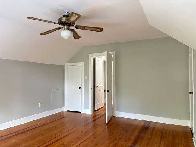 Building Photo - Available now. WATER & SEWER INCLUDED! Gre...
