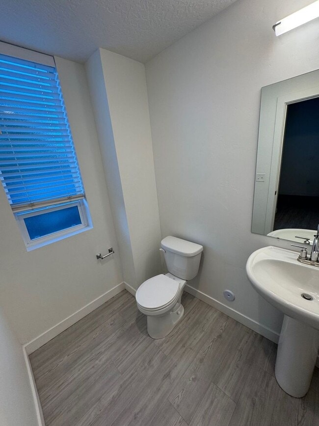 Building Photo - Move In Before School Starts! 4 Weeks Free + $0 Down Deposit OAC | 3 Bed Townhome in South Ogden