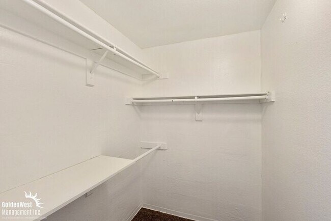 Building Photo - Beautiful 2Bda 2Ba Condo with Fireplace in Scottsdale!