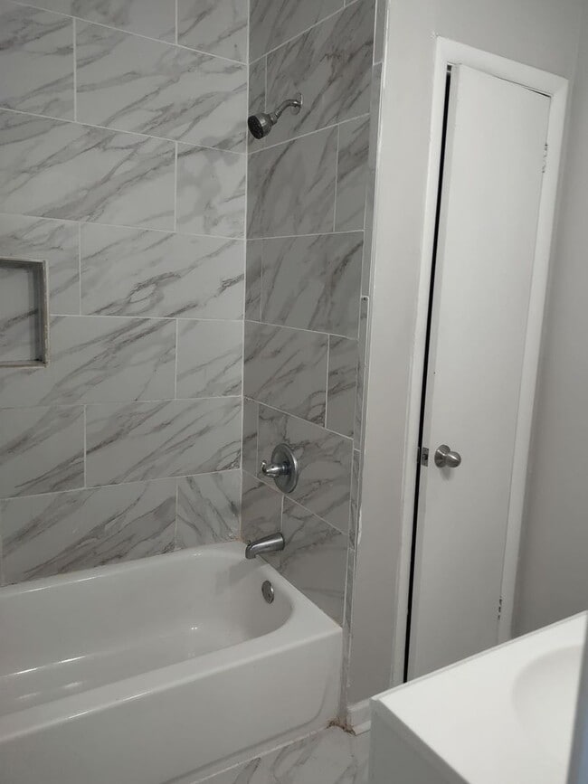 Building Photo - Birmingham/Center Point