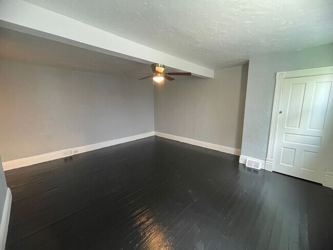 Building Photo - Updated 2 bedroom house for rent in the South Side !