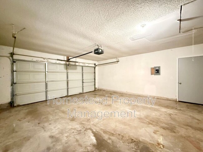 Building Photo - 9005 N Shannon Ave