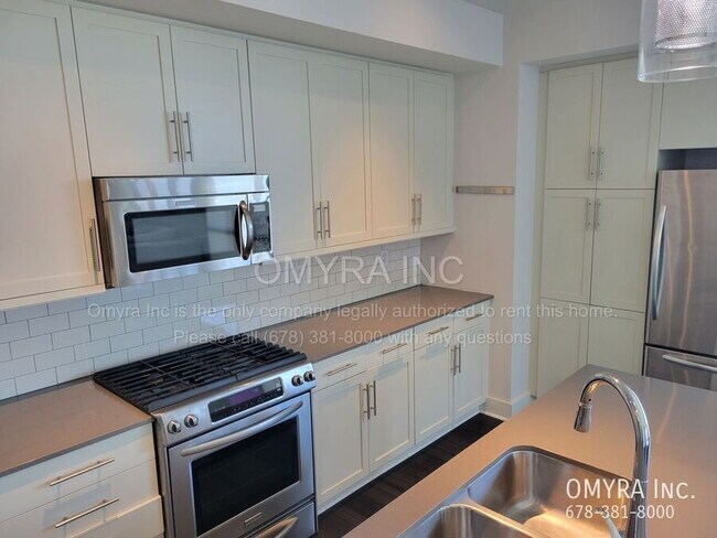 Building Photo - Stunning 3-Bedroom Midtown Condo with City Views!