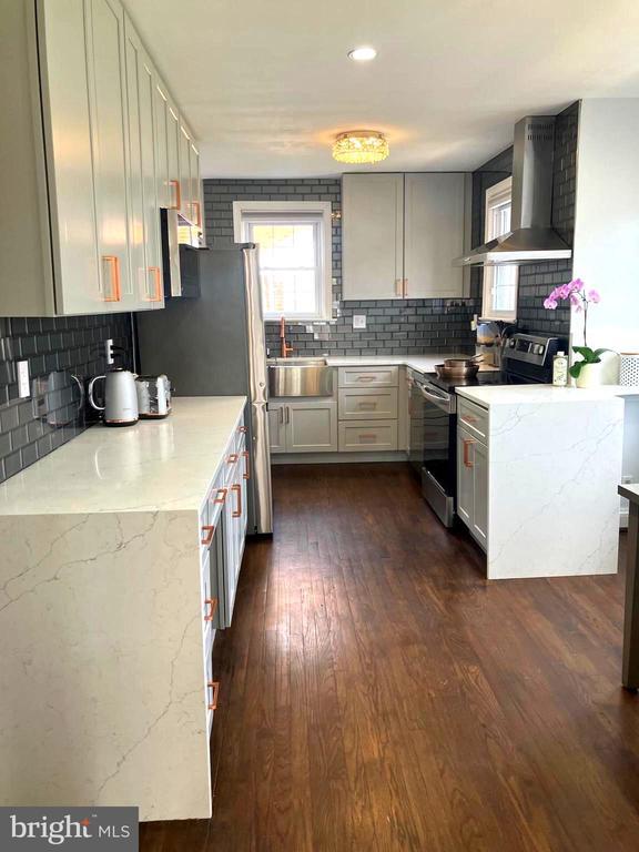 Building Photo - 626 S Irving St