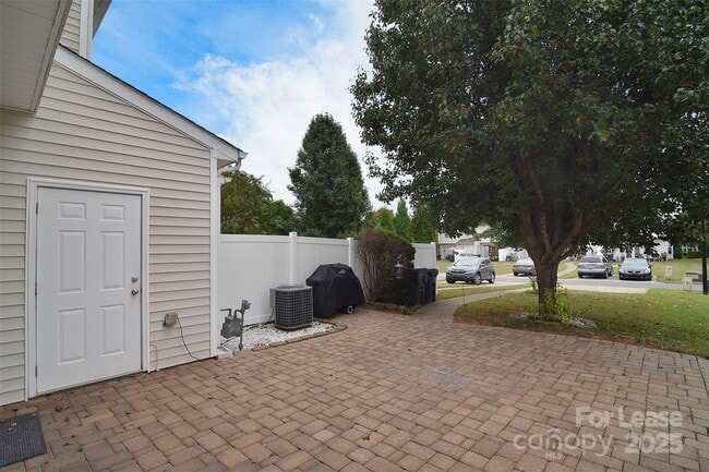Building Photo - 9420 Rosewood Meadow Ln