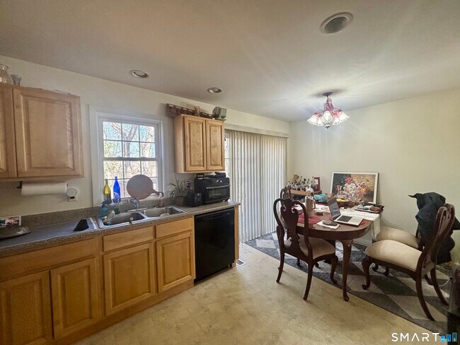 Building Photo - 14 Old Fitch Hill Rd