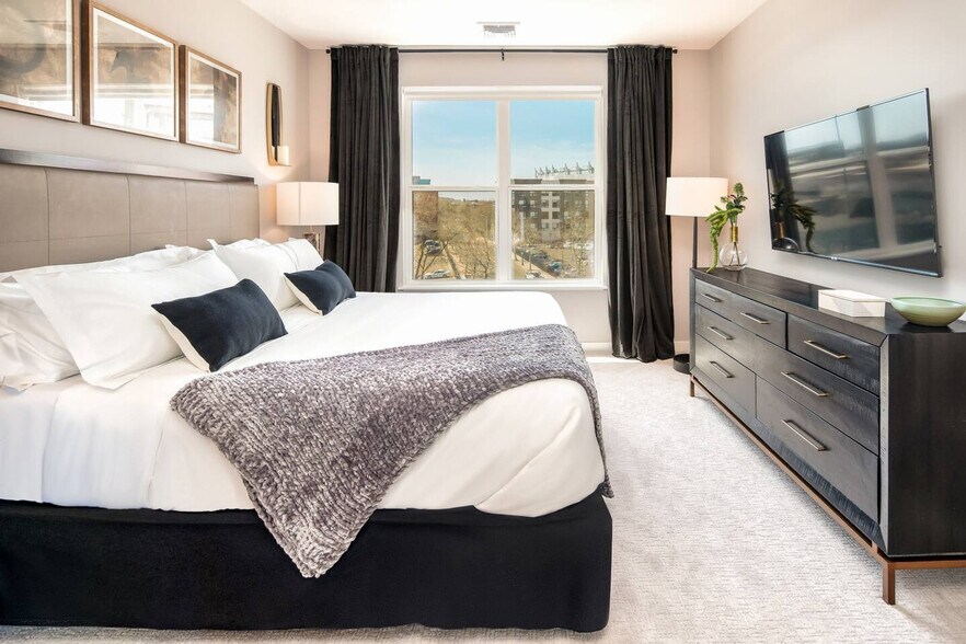 Building Photo - 9 Tower Ln