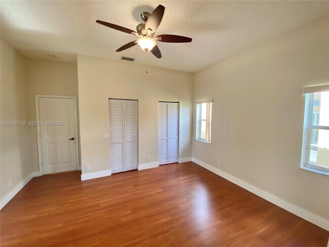 Building Photo - 837 Tanglewood Cir