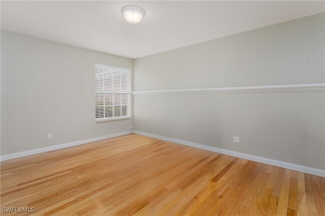 Building Photo - 4949 Kingston Way