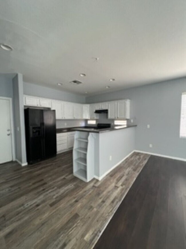 Building Photo - SOUTHERN HIGHLANDS BEAUTY!