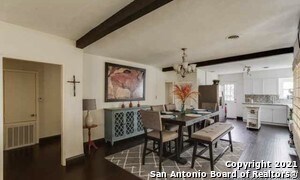 Building Photo - 2102 W Mistletoe Ave