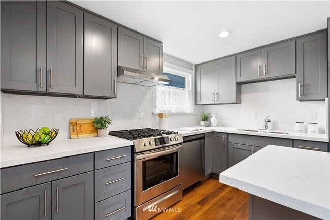 Building Photo - Spacious Montlake Rental with Stunning Vie...