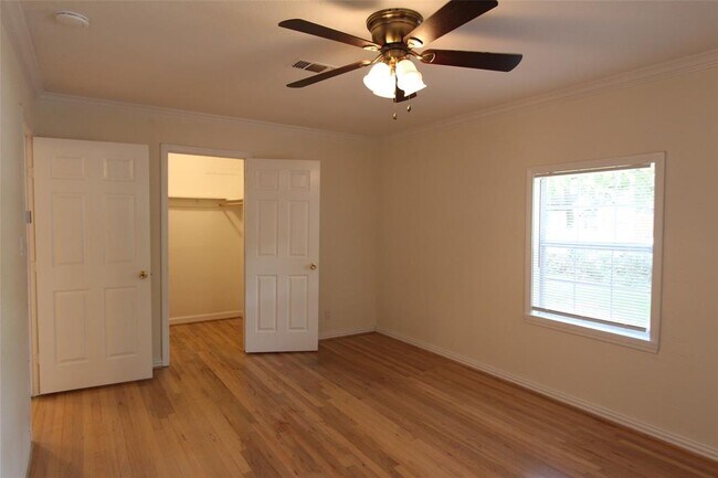 Building Photo - 6505 Sivley St