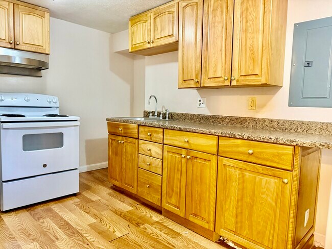 Building Photo - 770 Cummins Hwy