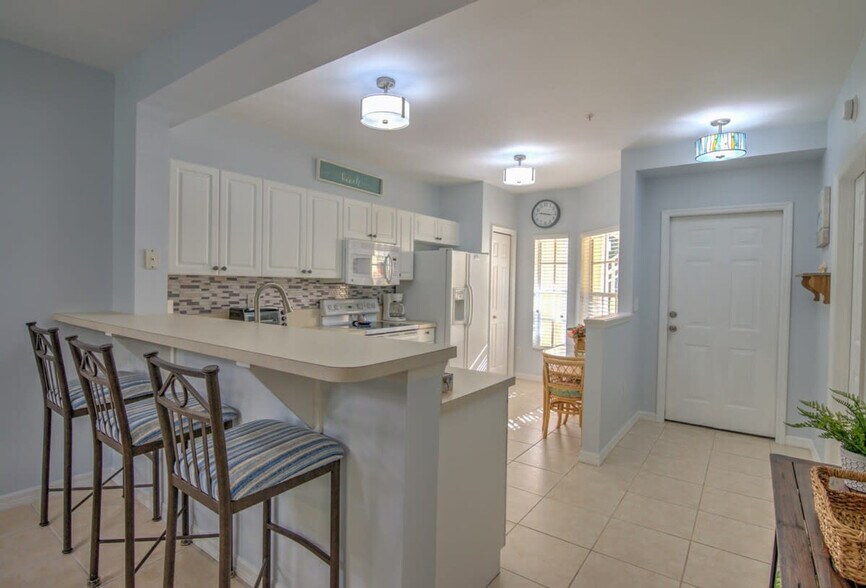 Building Photo - 9187 Celeste Dr