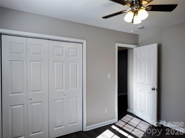 Building Photo - 2831 Mayfair Ave