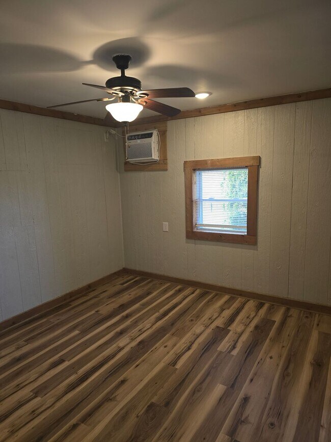 Building Photo - Hilltop Retreat with Stunning Views – Fully Remodeled 3BR/2BA Home