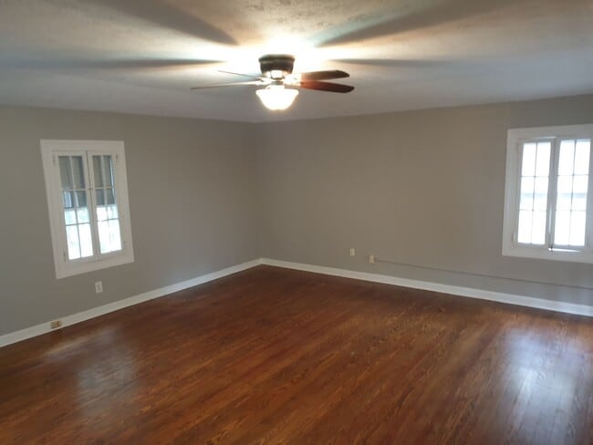Building Photo - Calling all dog lovers! 1 Bedroom Condo in...