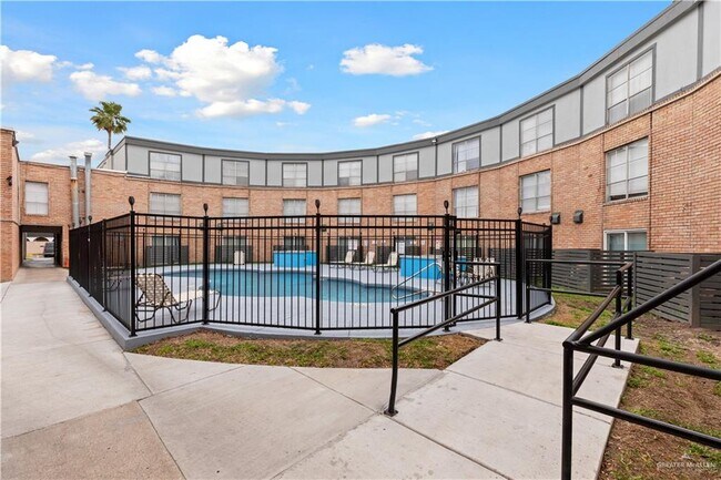 Building Photo - 2425 Barnard Rd