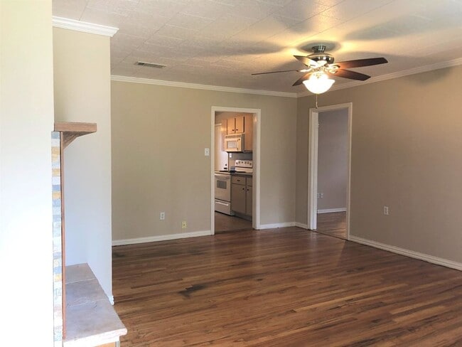 Building Photo - 1905 W Twohig Ave