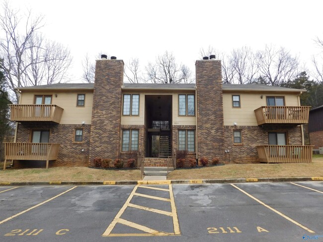 Building Photo - 2111 Epworth Dr NE