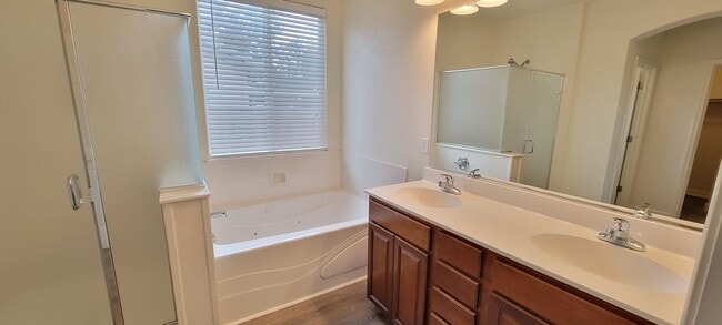 Building Photo - One Story South Meadows Home - Pet Friendly