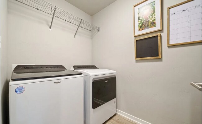 Building Photo - 8138 SE Reddington St