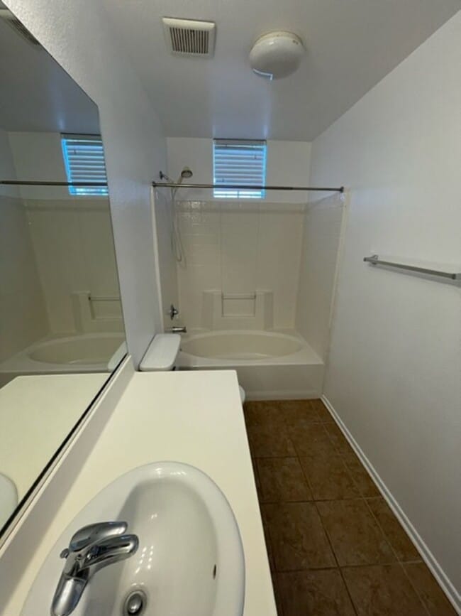 Building Photo - Otay Ranch townhome