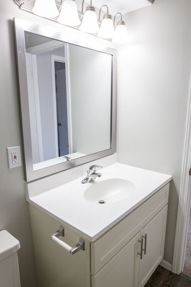 Building Photo - 7778 Deercrest Ct