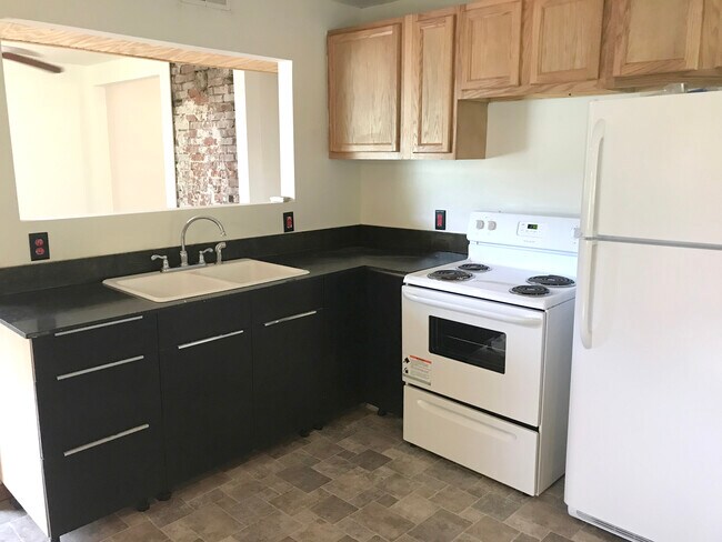 Building Photo - 1374 E Canal St