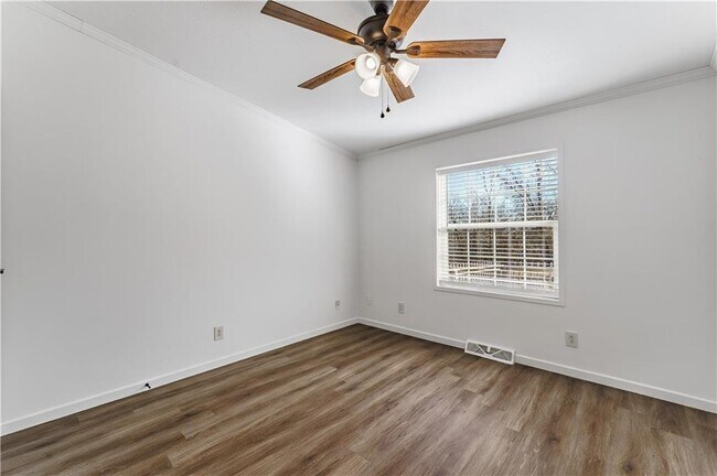 Building Photo - 1017 Ravine St
