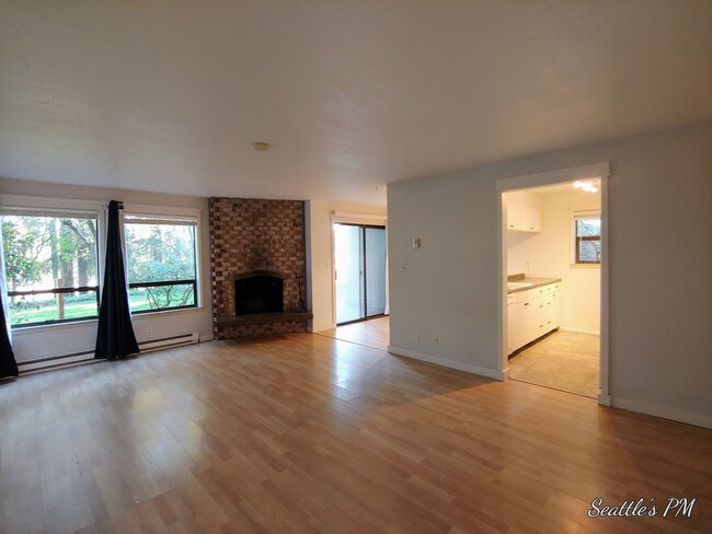 Building Photo - 2 Bedroom 2 Bathroom Ground Floor Condo- w...