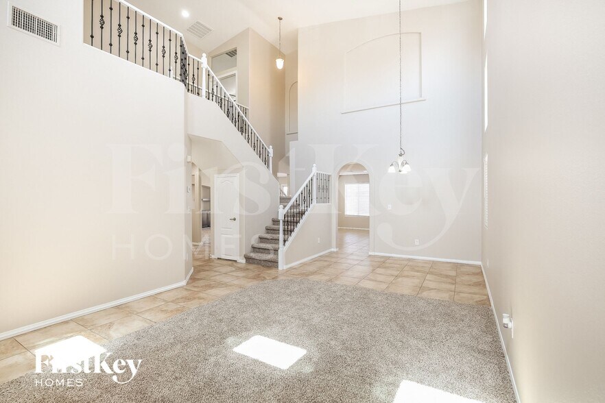 Building Photo - 420 Orchid Oasis Ave