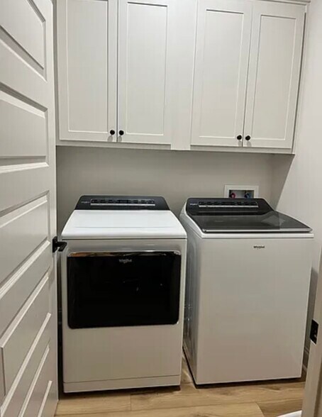 Building Photo - 37071 Woodbine Ct