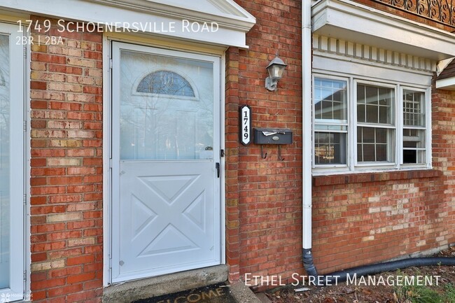 Building Photo - Beautiful 2-Bedroom Townhome