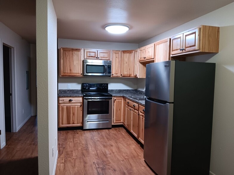 Building Photo - 125 Crescent Lake Rd