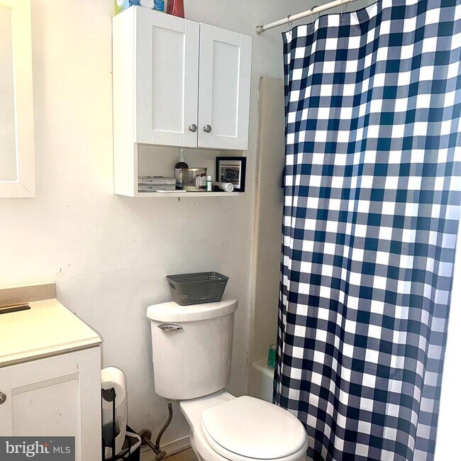 Building Photo - 2634 N Centre St