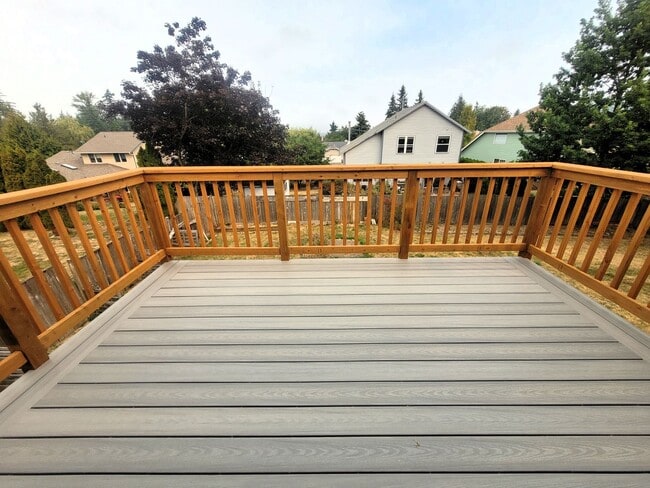 Building Photo - Charming Split-level 4 Bedroom Home - E Mc...