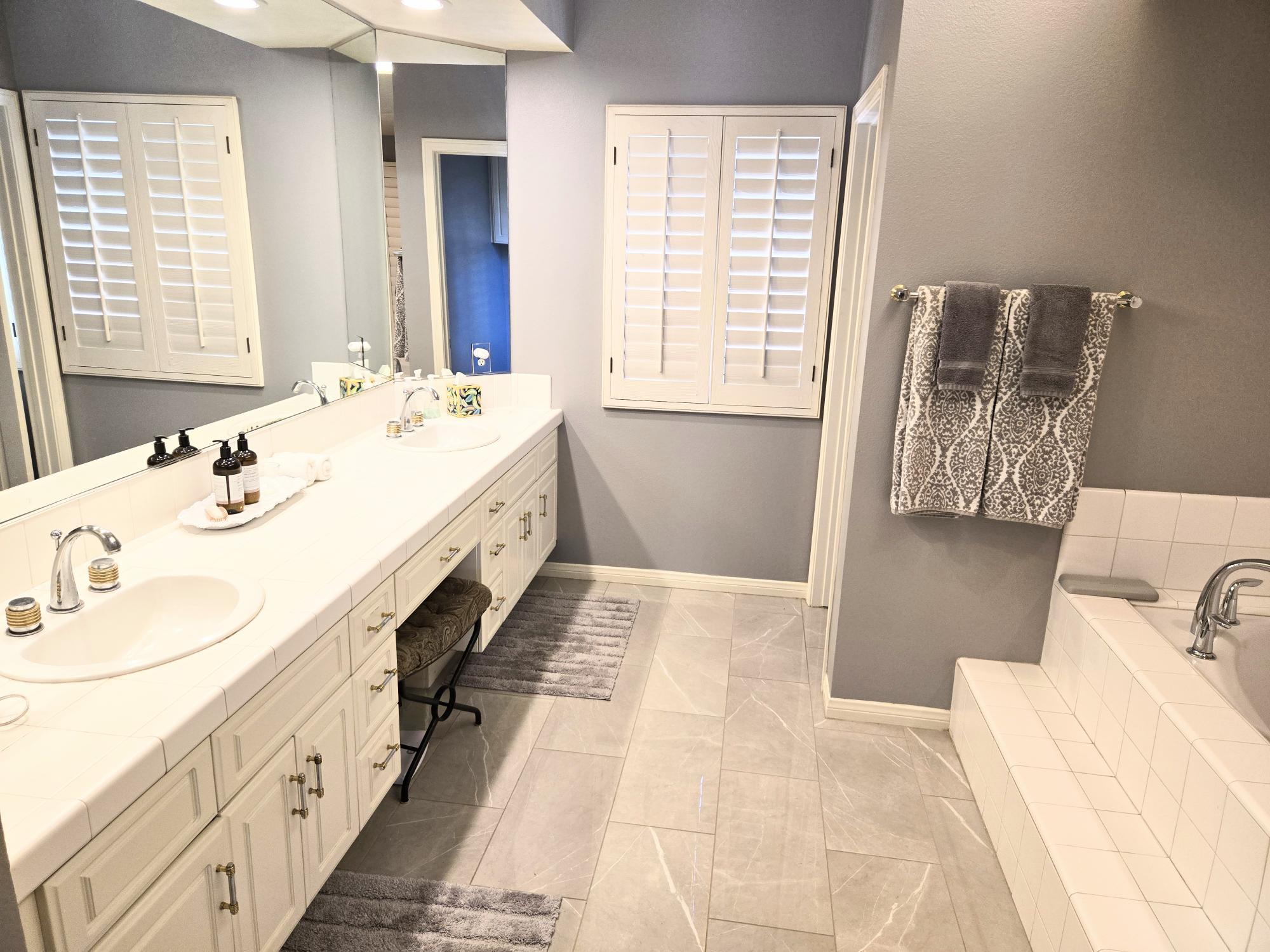Primary bathroom - 22 Belmonte Dr