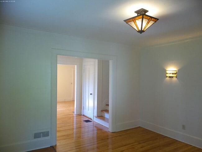 Building Photo - 464 Allen St