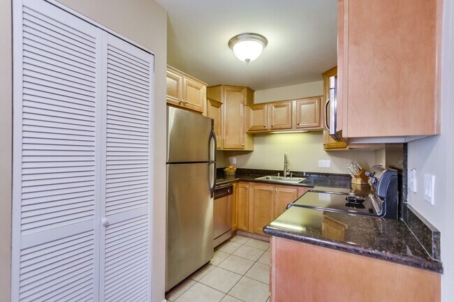 Building Photo - Heart of Normal Heights! 2 Bedrooms w/ In Unit Washer/Dryer! Two Assigned Gated Parking Spaces!