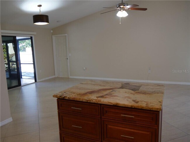 Building Photo - 3026 Vinson Ave