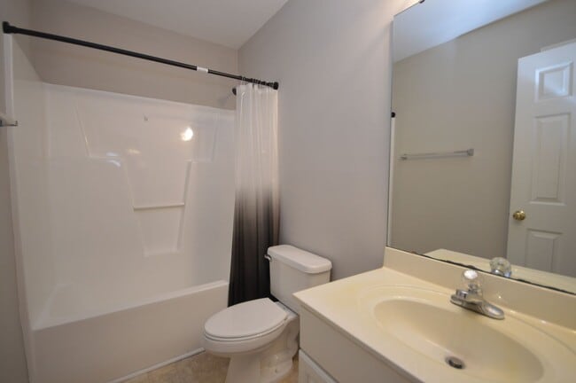 Building Photo - 3319 Philmont Dr